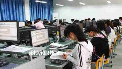 安徽2023年女生上計算機學校學什么好